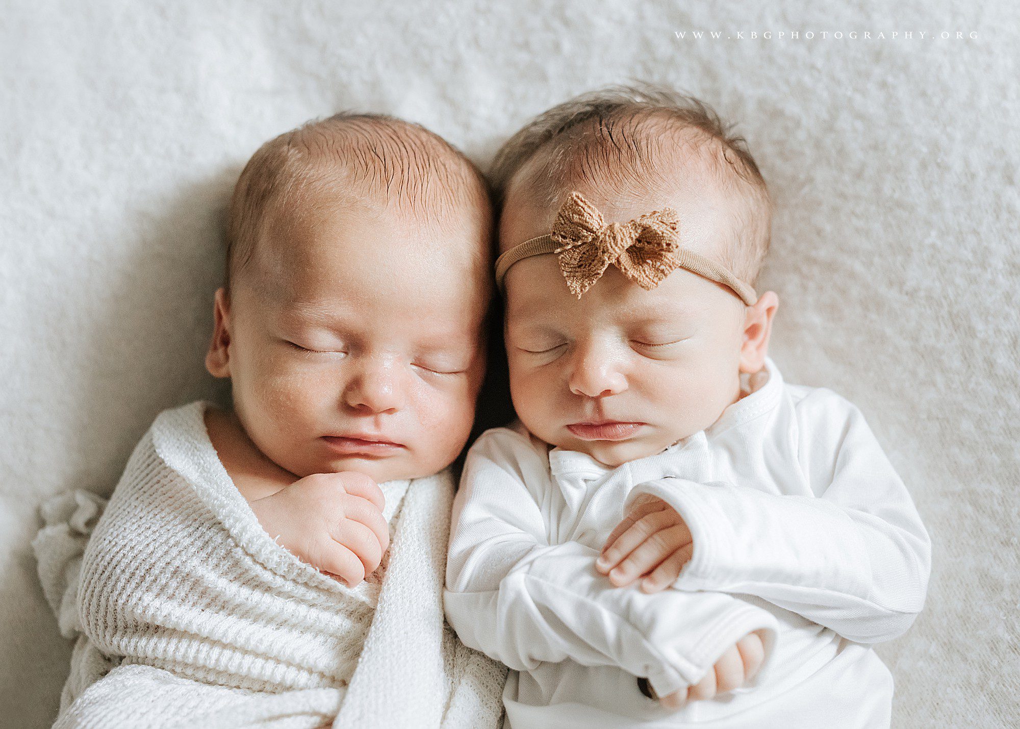twin babies on beanbag - atlanta newborn photographer 